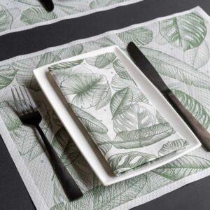 Detalle de la textura tipo tela de las servilletas Drylace Amazonia de Vistiendo la Mesa