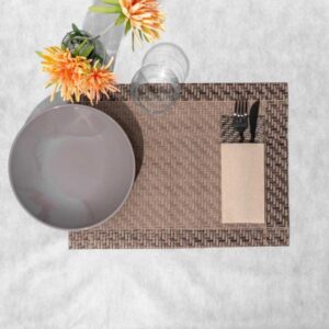 Mesa decorada con manteles individuales mimbre kraft - Vistiendo la Mesa